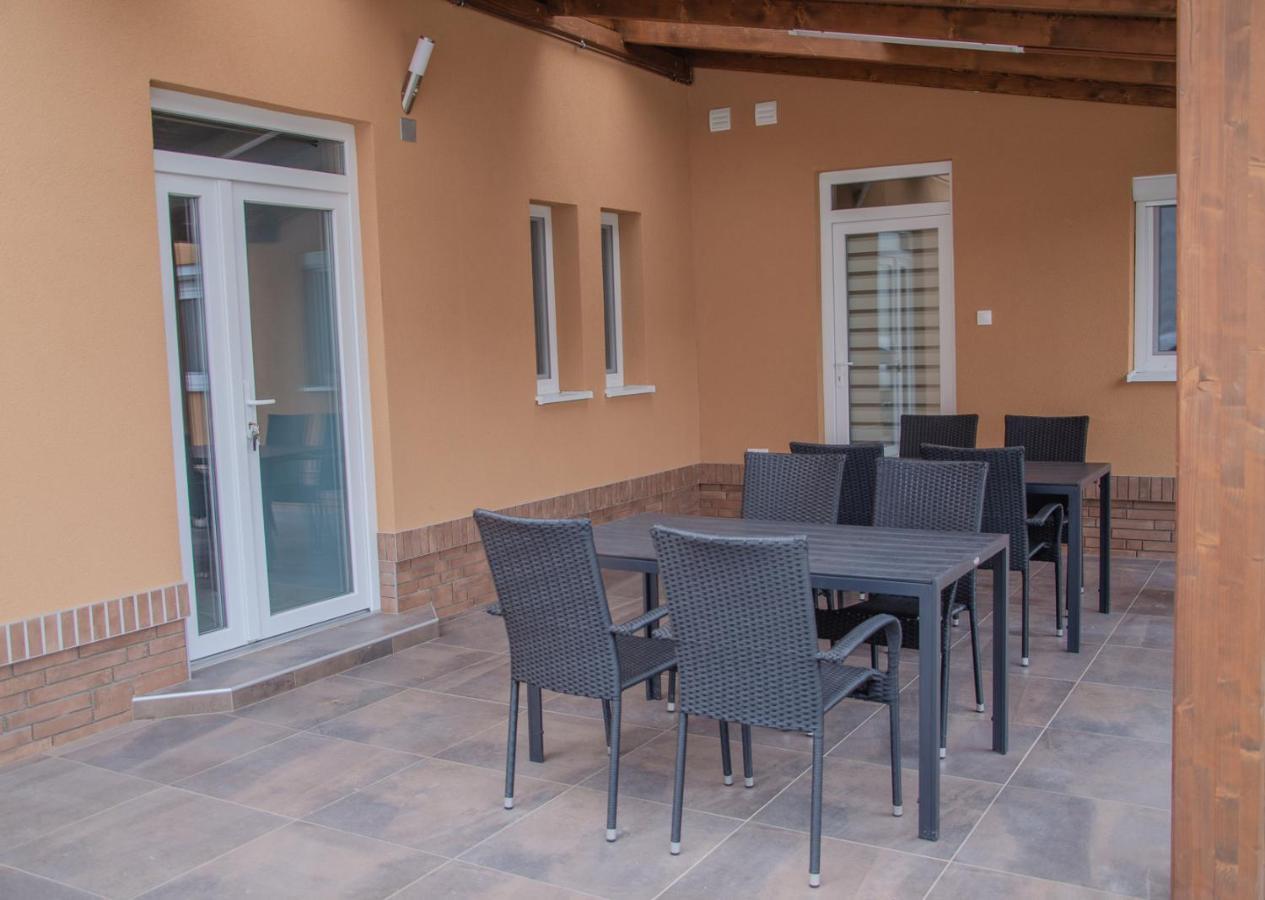 Oros House Apartmanhaz 오라샤자 외부 사진