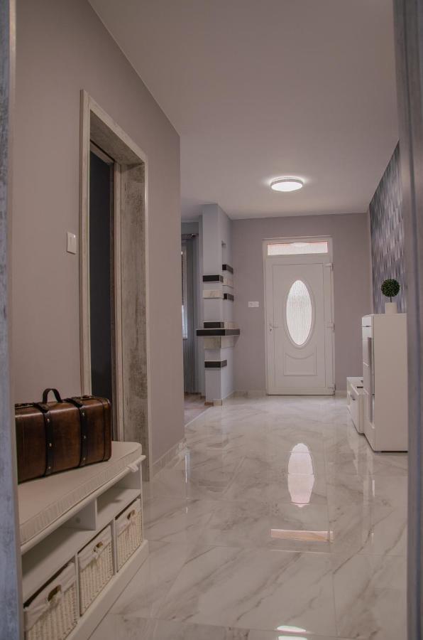 Oros House Apartmanhaz 오라샤자 외부 사진