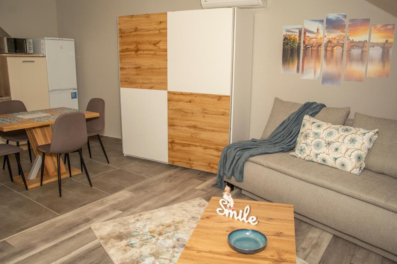 Oros House Apartmanhaz 오라샤자 외부 사진